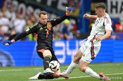 开云体育官方-东欧选手在国外比赛中表现不俗，领跑大军