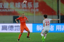 开云体育官网-鲁能客场迎战权健，上演纷争激战