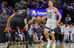 开云体育网页版登录入口-关于猛龙队主场输给魔术，系列赛1-1平的信息