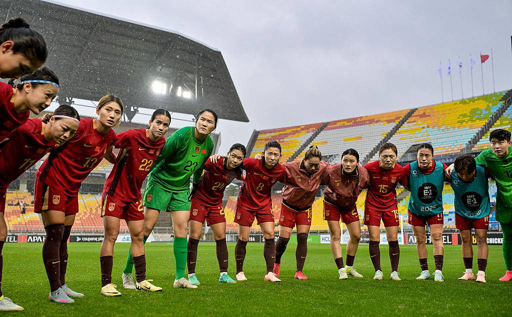 发挥实力！女足队员力争晋级的简单介绍