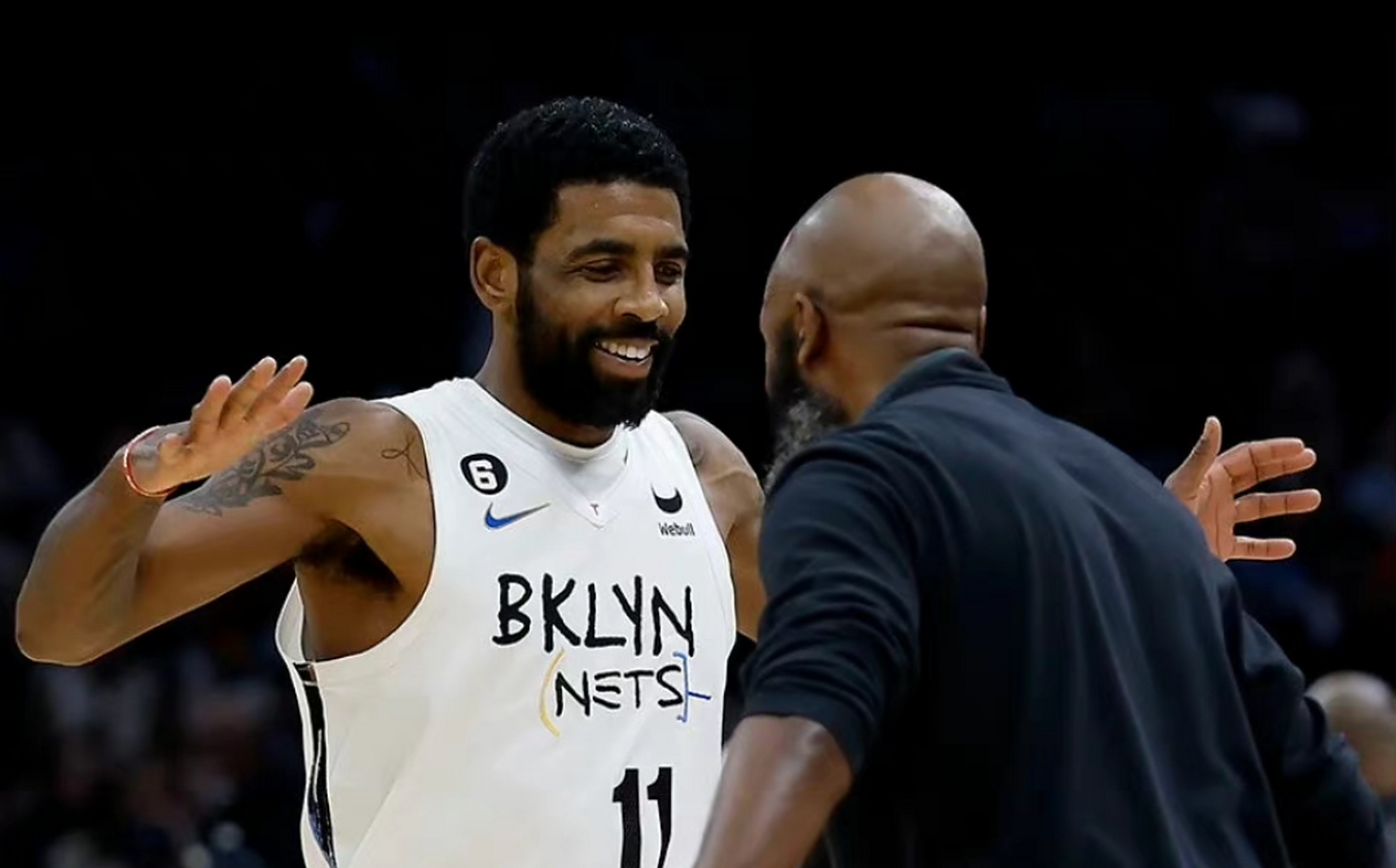 老鹰客场战胜篮网,豪取联赛第一 老鹰客场战胜篮网,豪取联赛第一