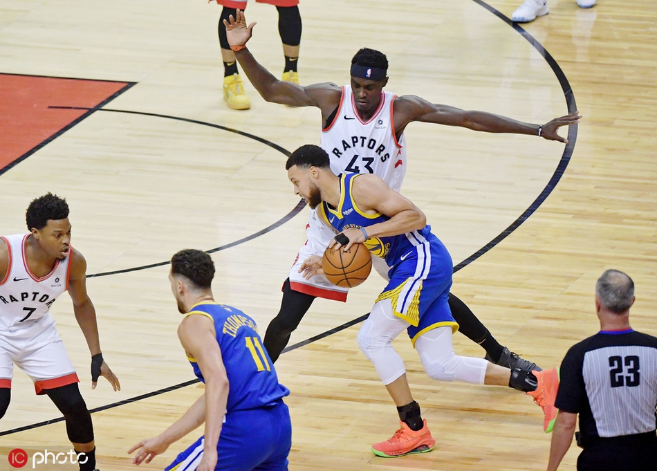 关于猛龙队主场输给魔术，系列赛1-1平的信息