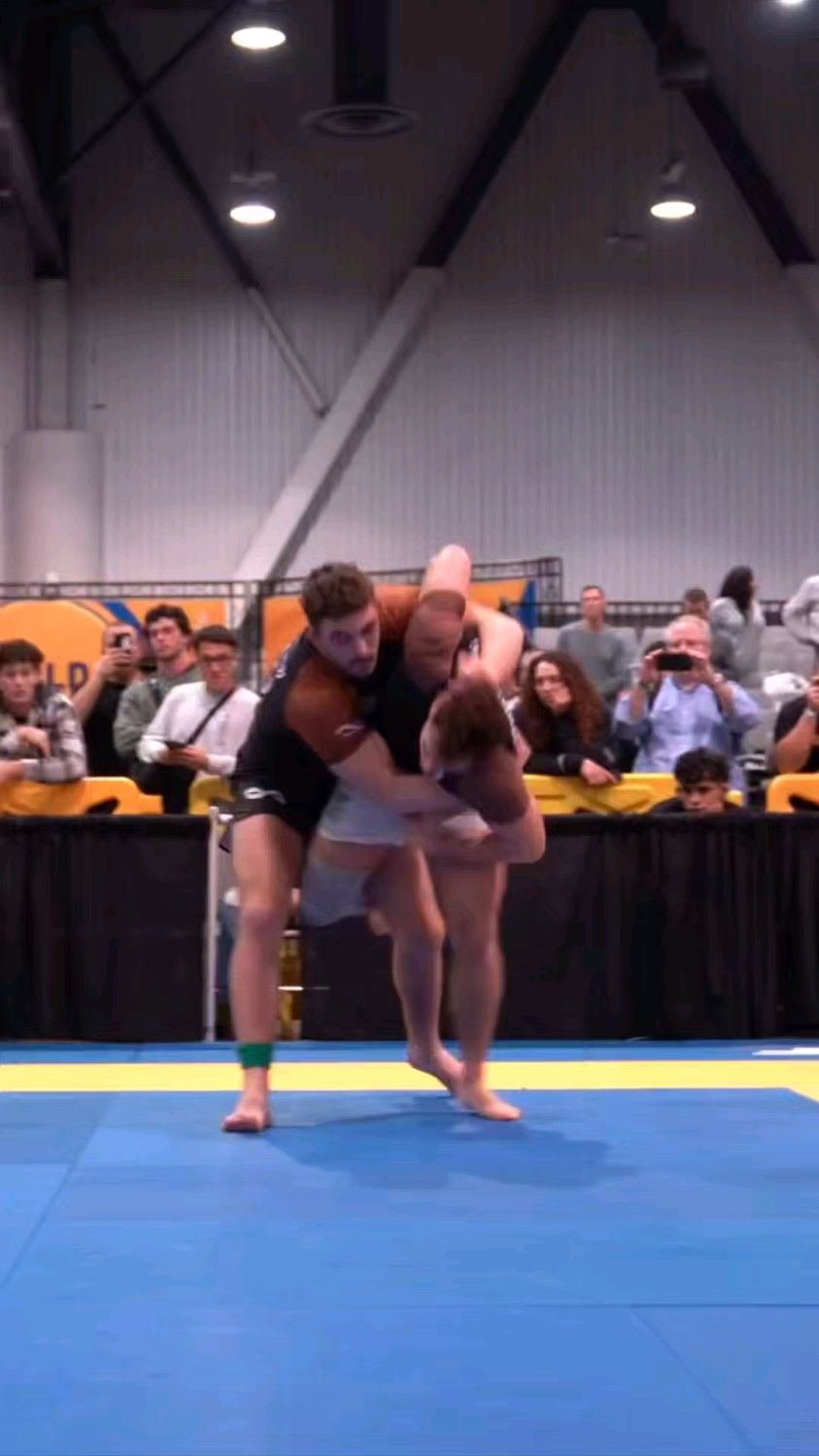 体操赛场上技艺超群,巴西队意外失误令人唏嘘的简单介绍 体操赛场上技艺超群,巴西队意外失误令人唏嘘的简单介绍