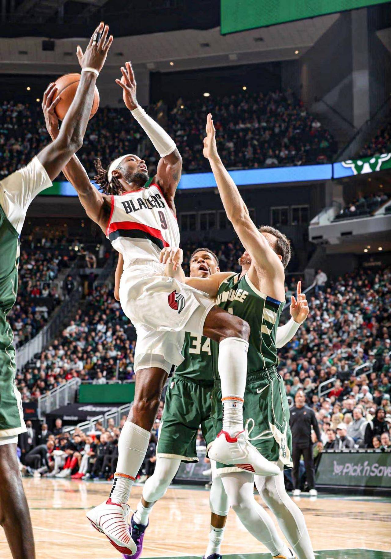 开拓者压倒黄蜂,利拉德持续火热的简单介绍 开拓者压倒黄蜂,利拉德持续火热的简单介绍