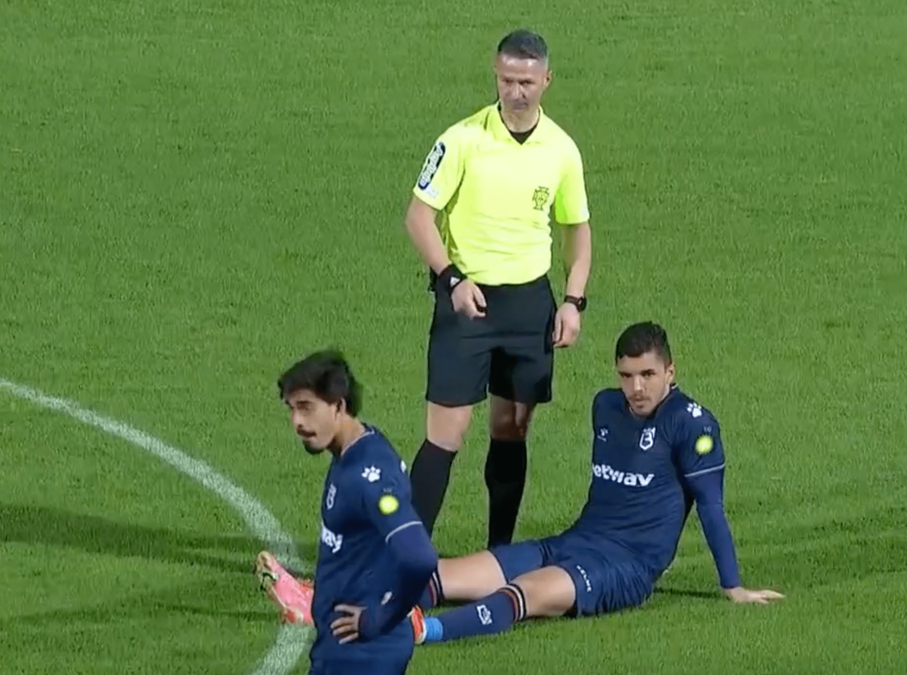 关于哈德斯菲尔德逼平对手,保级形势稍见缓和!的信息 关于哈德斯菲尔德逼平对手,保级形势稍见缓和!的信息