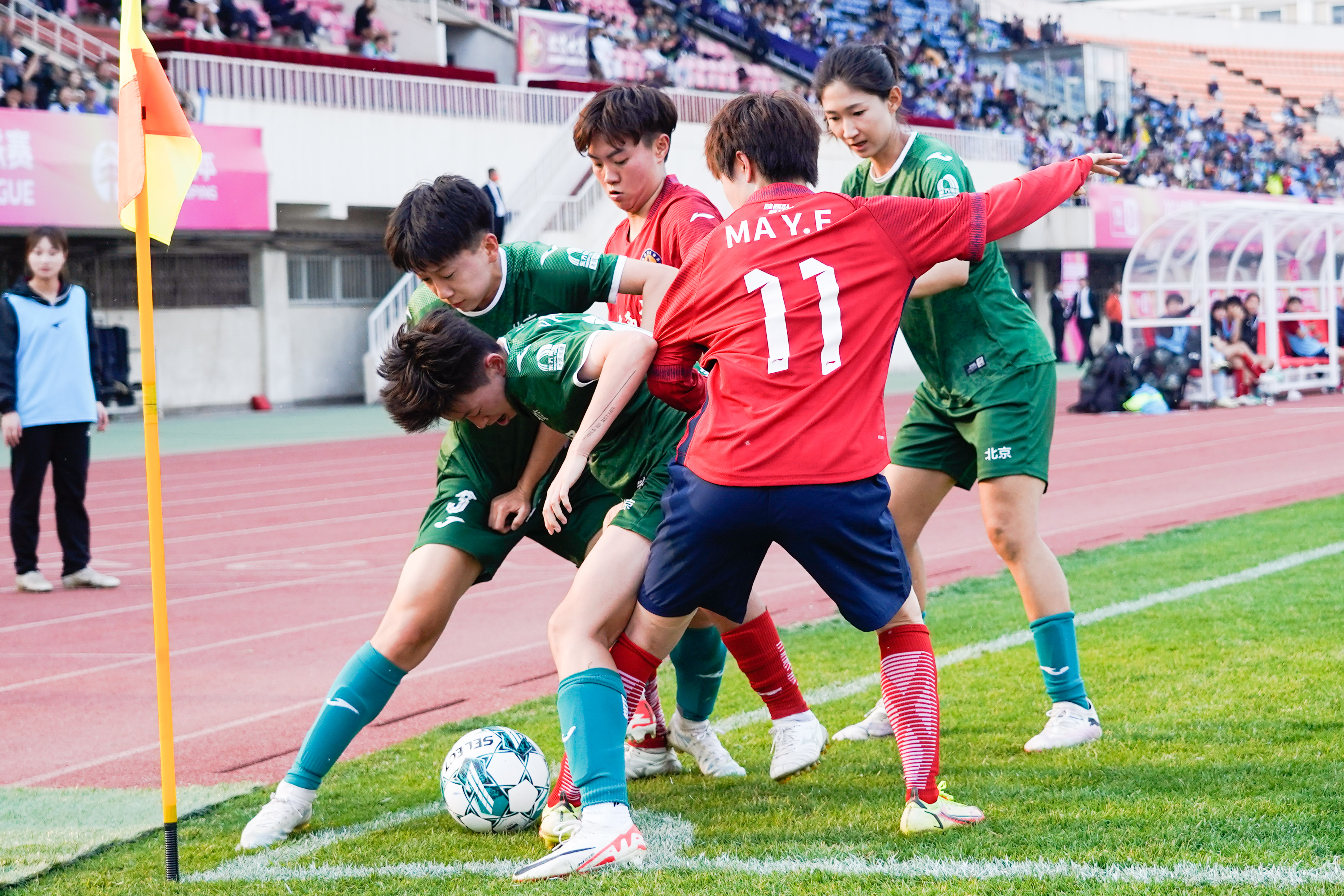 关于专业足球联赛女团队战绩斐然,驰骋赛场的信息 关于专业足球联赛女团队战绩斐然,驰骋赛场的信息