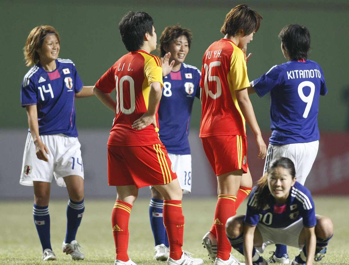 精彩瞬间：日本女足国家队获得国际冠军奖杯！的简单介绍