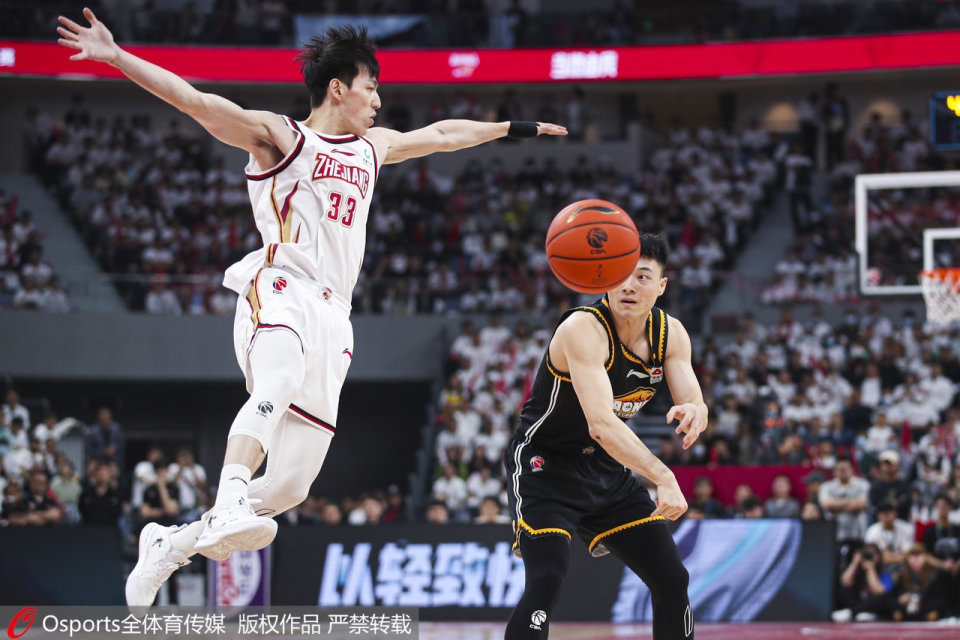 天津男篮客场击败辽宁，取得关键胜利