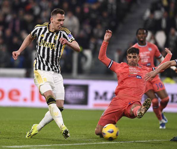 乌迪内斯逆转德比战，实现悬念胜利