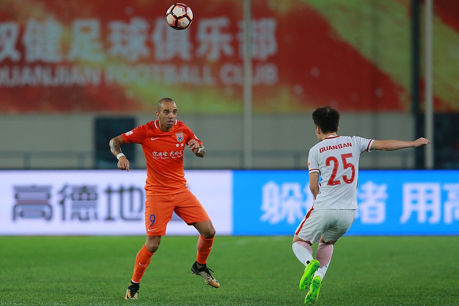 鲁能客场迎战权健，上演纷争激战