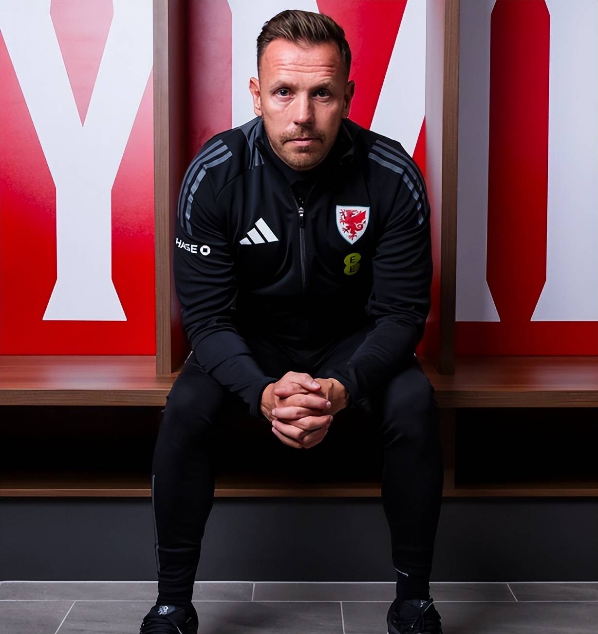 比利时战胜威尔士,稳居小组榜首 比利时战胜威尔士,稳居小组榜首