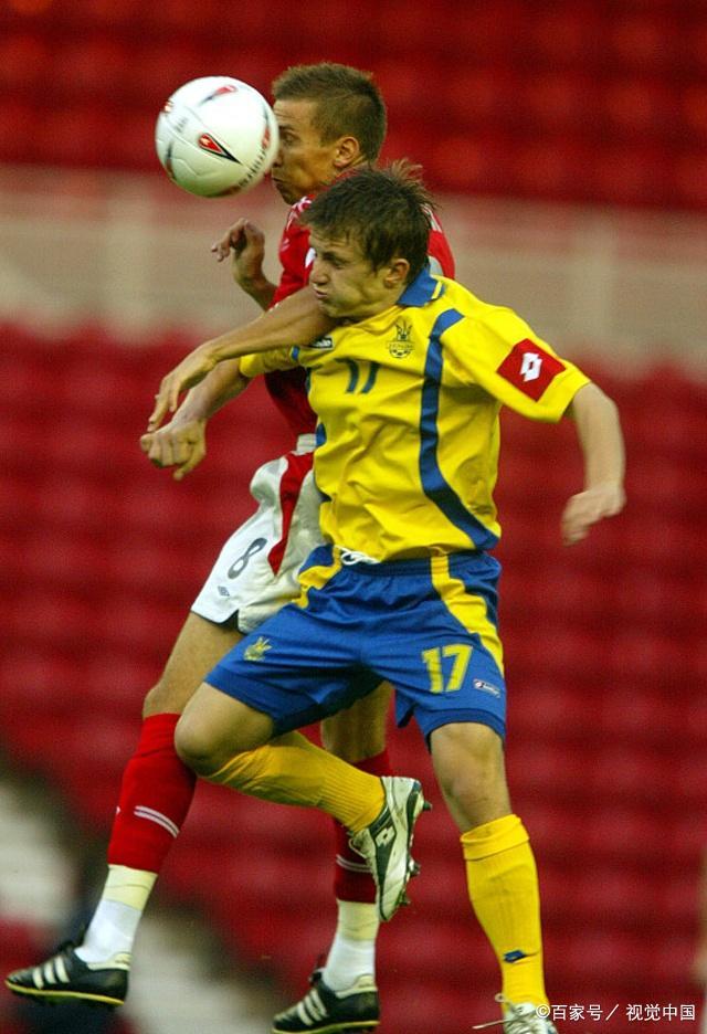 乌克兰队后卫成绝对防守核心,坚守球门 乌克兰队后卫成绝对防守核心,坚守球门