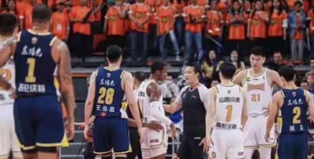 广东队积极调整战术,望在下轮比赛扭转败局的简单介绍 广东队积极调整战术,望在下轮比赛扭转败局的简单介绍