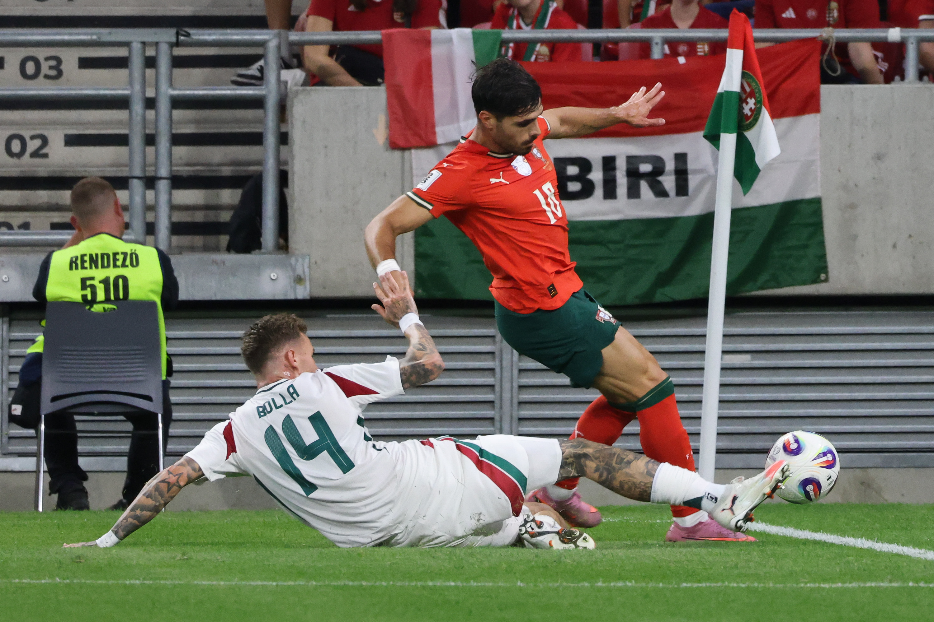 葡萄牙球员击败对手，取得胜利