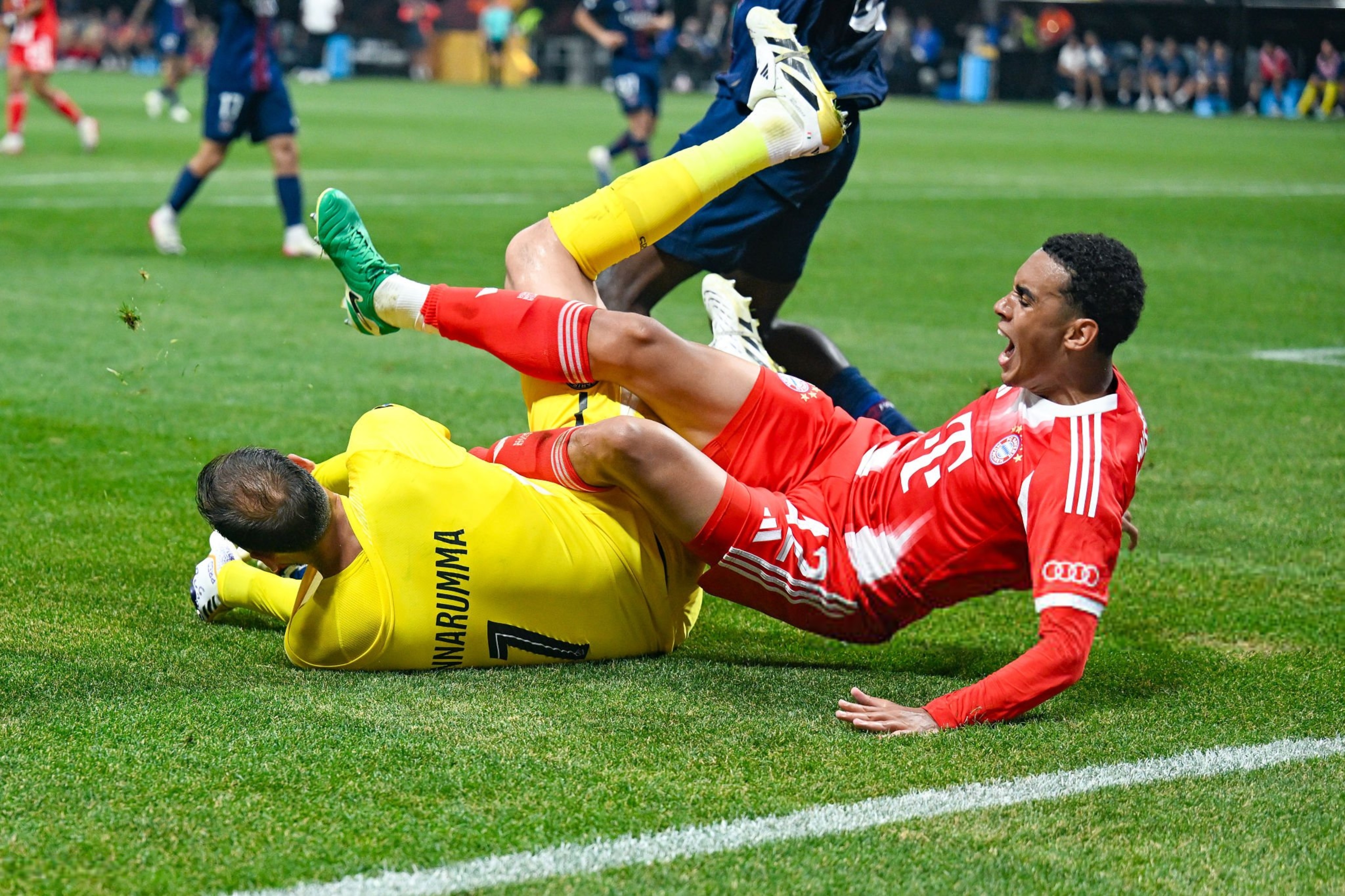 拜仁慕尼黑客场战平沙尔克，保持不败战绩的简单介绍